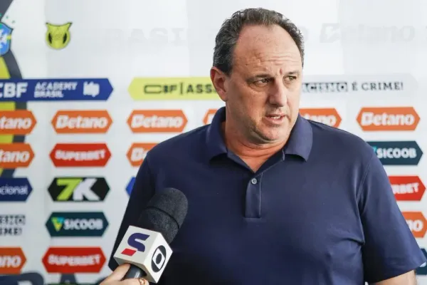 Rogério Ceni avalia riscos e observa condições físicas de jogadores. Foto: Rafael Rodrigues | ECB