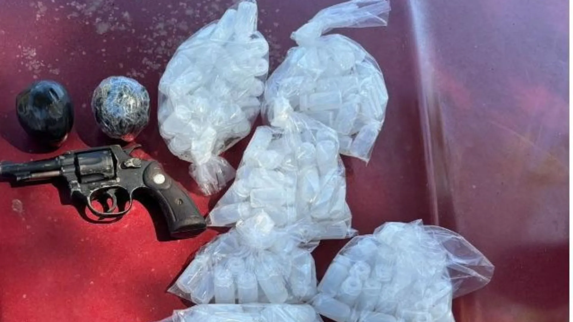 Integrantes da Imbatíveis são presos com armas, drogas e explosivos em Salvador