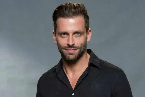 Ator Henri Castelli estará no grupo Camarote do BBB26