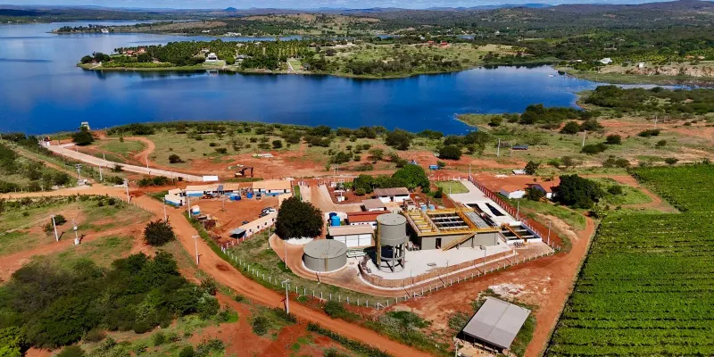 O Sistema Integrado de Abastecimento de Água (SIAA) Anagé conta com capacidade de 130 litros por segundo e reservatório de 1 milhão de litros, garantindo abastecimento contínuo para 40 mil habitantes/Foto: Divulgação/SIAA Anagé