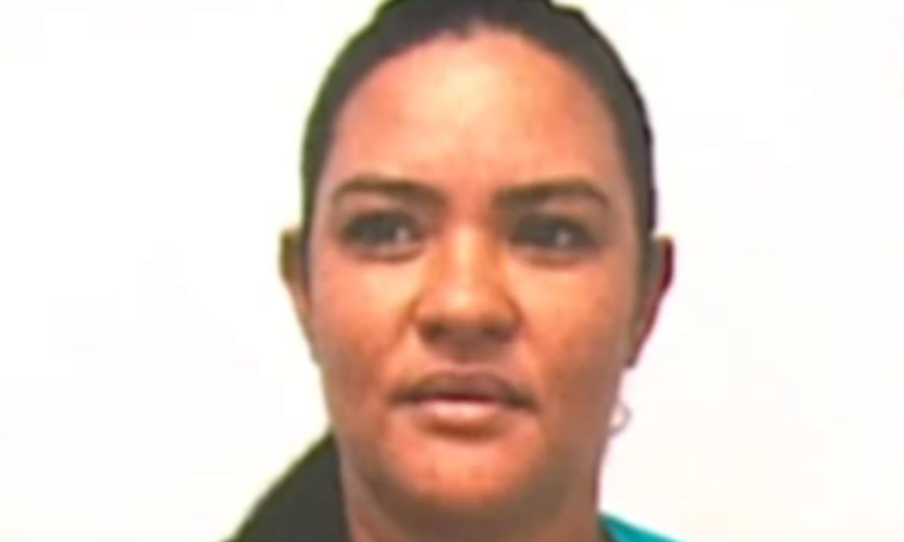  Mulher presa com  drogas escondidas em vassouras em pres&iacute;dio de Itabuna. Foto: reprodu&ccedil;&atilde;o