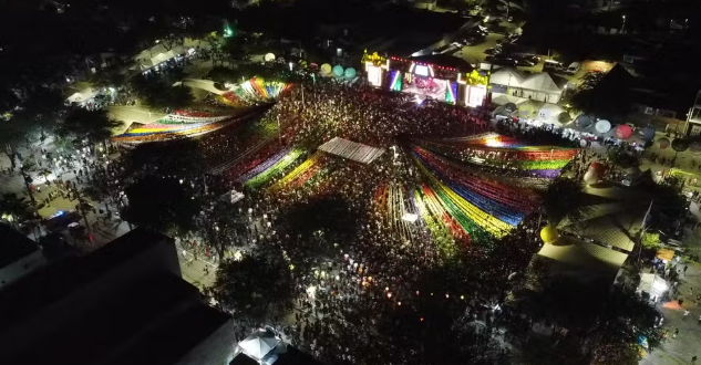 Homem &eacute; preso em festa de S&atilde;o Jo&atilde;o&nbsp;por amea&ccedil;ar e desacatar policiais na Bahia.| Reprodu&ccedil;&atilde;o: Prefeitura de Capim Grosso