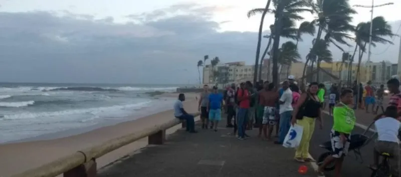 AMARALINA: Bombeiros e PM realizam buscas por jovem, que desapareceu durante banho de mar