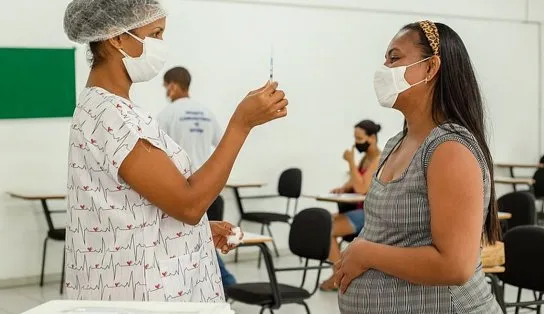 Ministério da Saúde recomenda Pfizer a gestantes que tomaram 1ª dose da AstraZeneca