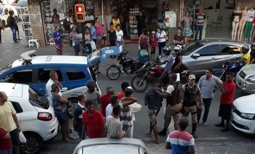 Após tentar assaltar mercadinho, homem é espancado por população em Simões Filho
