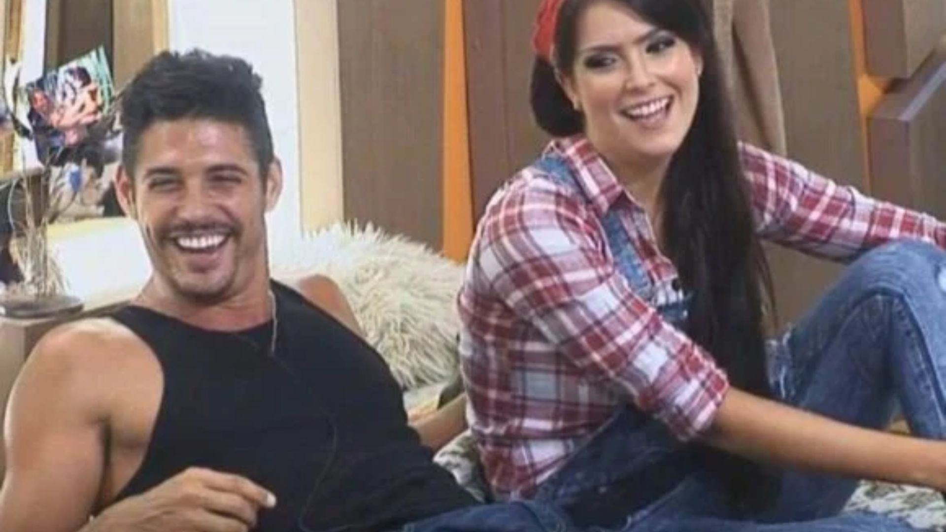 Marlos Cruz e Debora Lyra em A Fazenda | Imagem: reprodução/TV