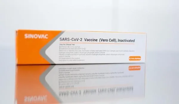 CoronaVac: exame toxicológico descarta relação entre vacina e morte de voluntário; "combinação de medicamentos"