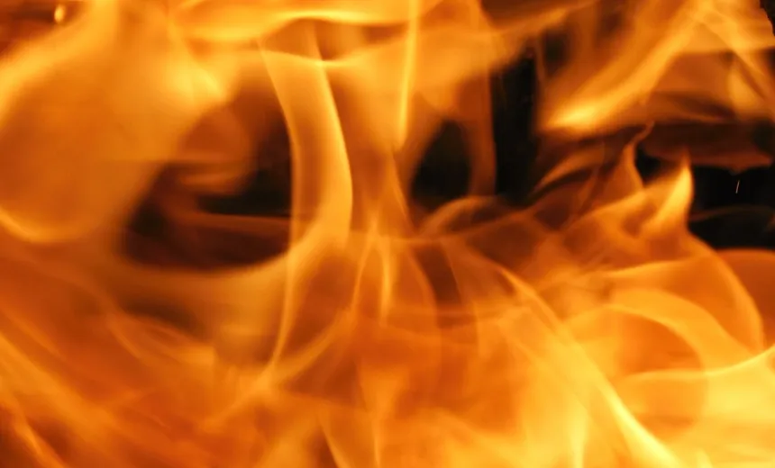 "Perda total": incêndio atinge prédio no bairro de Valéria