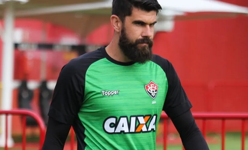 ‘EM NEGOCIAÇÃO’, diz assessoria do Vitória sobre saída do goleiro Fernando Miguel