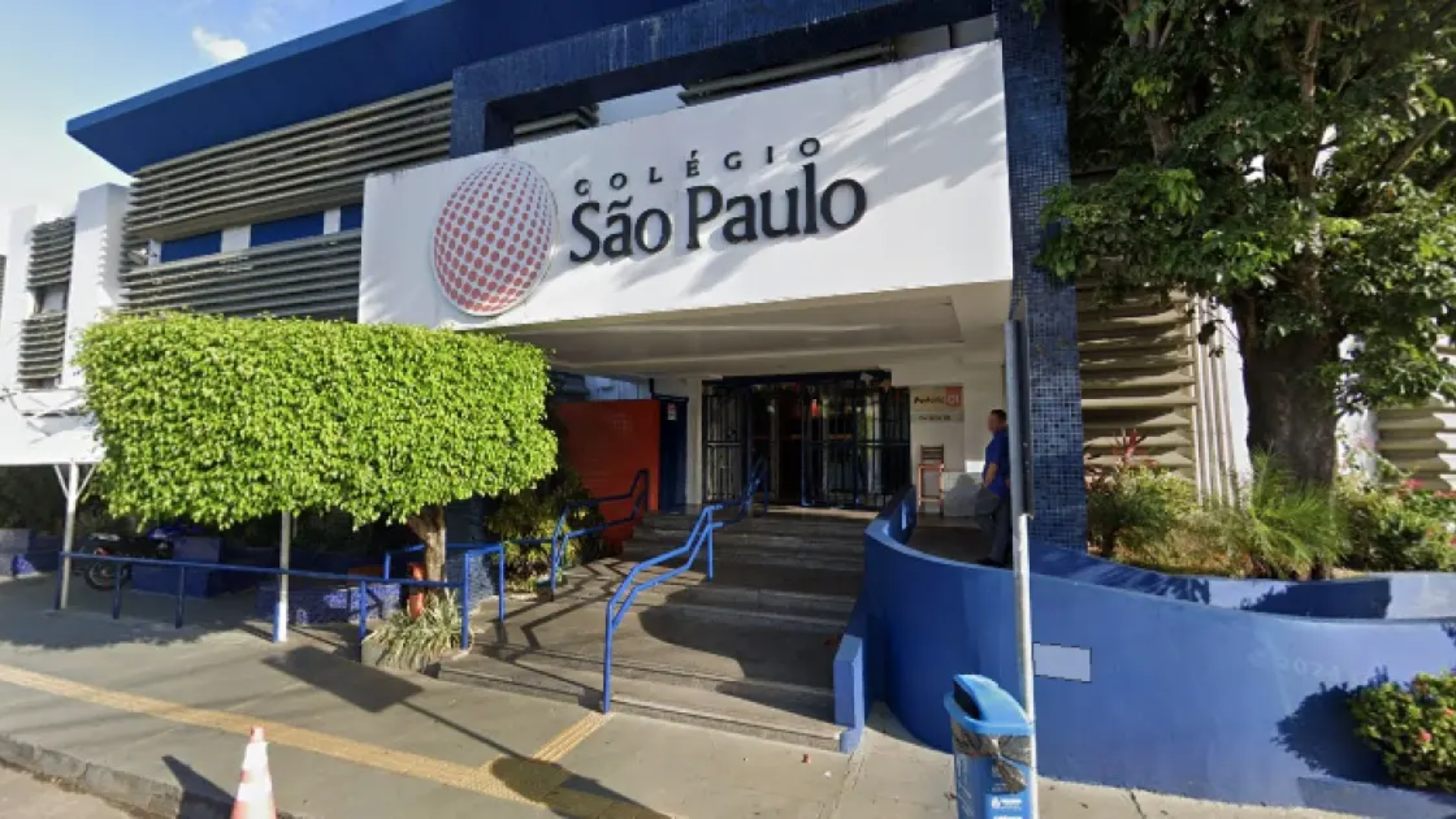 O Ministério Público do Estado da Bahia acionou  o Colégio São Paulo por venda casada de material didático. Foto: Reprodução| Google Street View