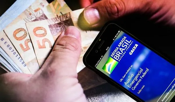 Caixa paga 2ª parcela de R$ 300 da extensão do auxílio emergencial