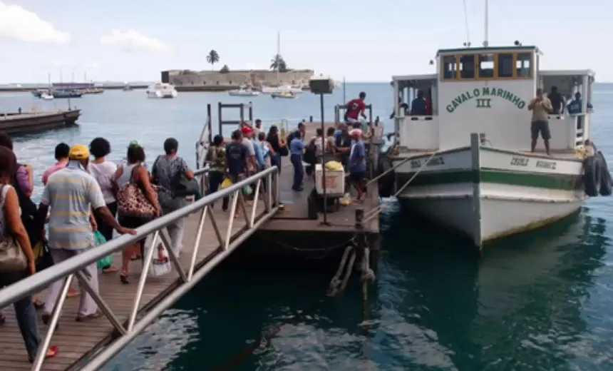 Travessia Salvador-Mar Grande tem movimento moderado a um dia da véspera do Natal