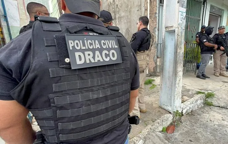 Ex-PM envolvido em extorsões morre em confronto com policiais civis em Lauro de Freitas