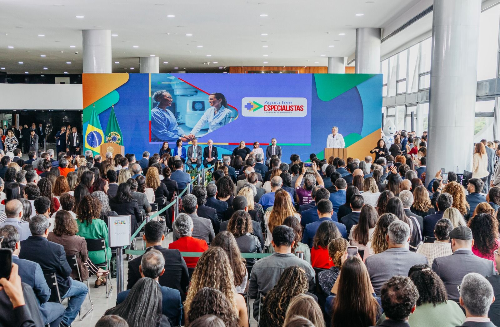 Em Brasília, Jerônimo Faz Promessa Vamos Reduzir a Fila Do Sus