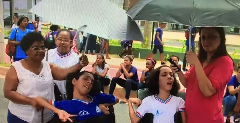 PIATÃ: Pais e alunos fazem novo protesto contra fechamento de colégio Estadual