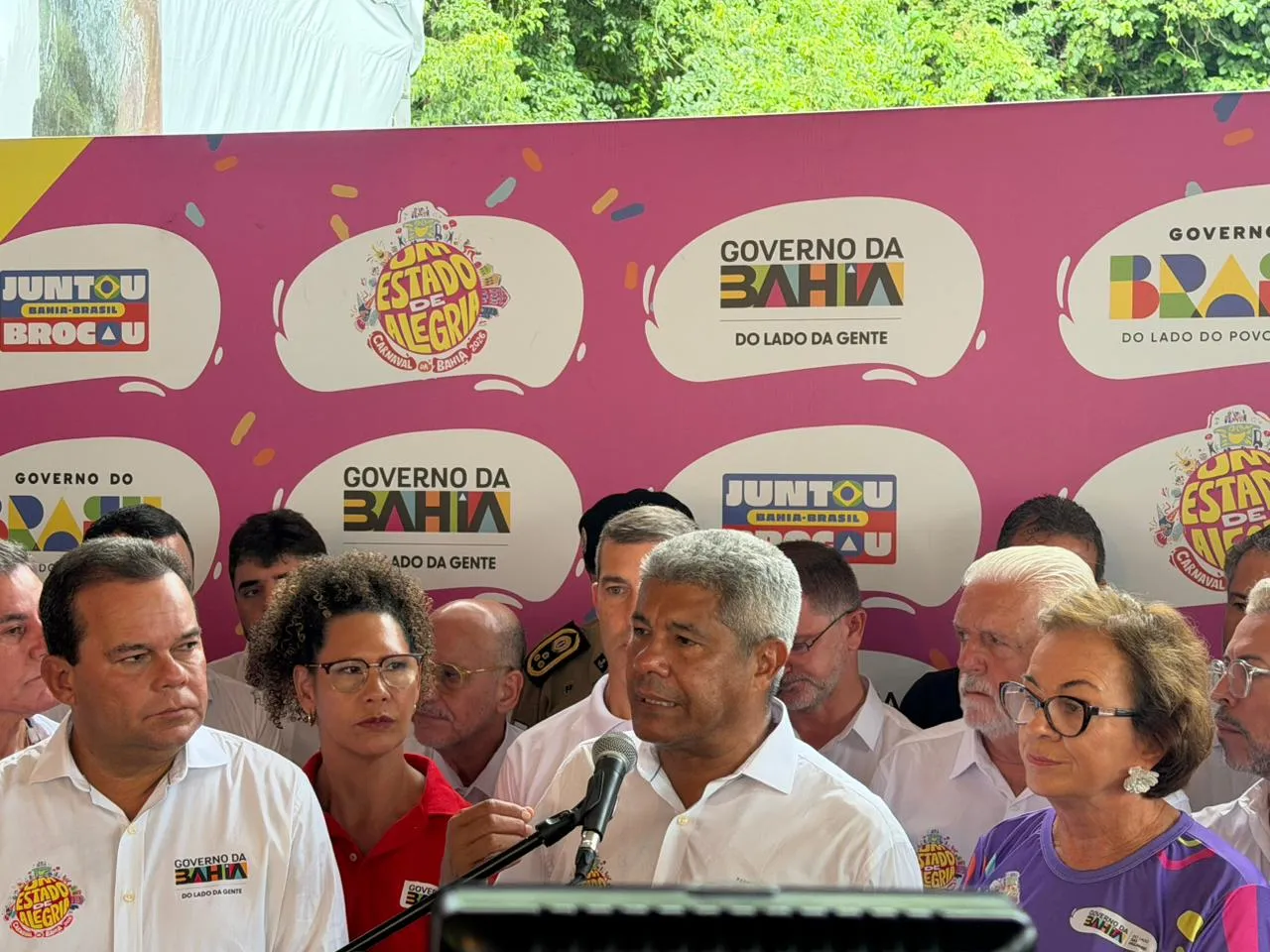 Jerônimo rebate críticas por viagem ao interior durante o Carnaval