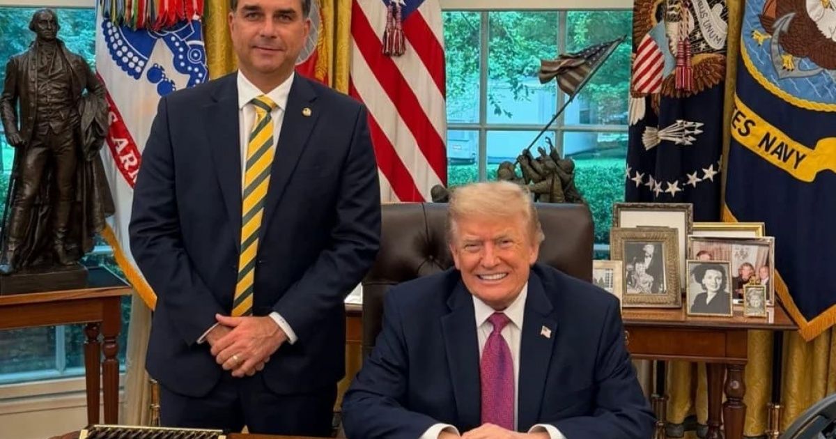 Fl&aacute;vio Bolsonaro Deixou O Brasil Com a Fam&iacute;lia E Teria Como Destino Os Estados Unidos, Segundo Informa&ccedil;&otilde;es Atribu&iacute;das a Aliados