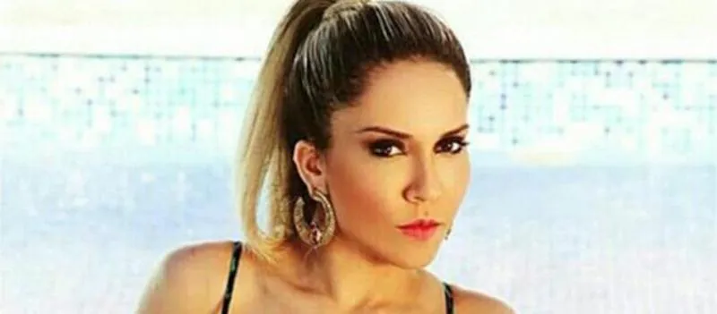OUSADA: Mulher Melão sensualiza de calcinha em gravação de clipe