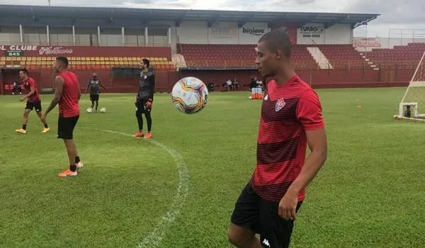 Com desfalques, Vitória enfrenta o Botafogo-SP neste domingo