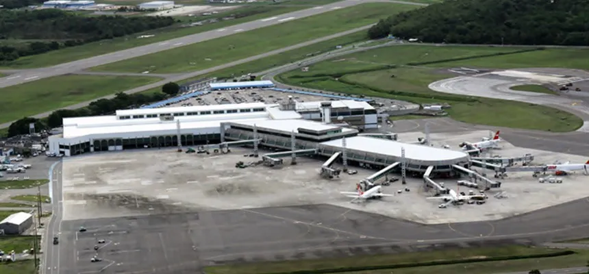 Pista do aeroporto de Salvador é liberada após finalização de reparos