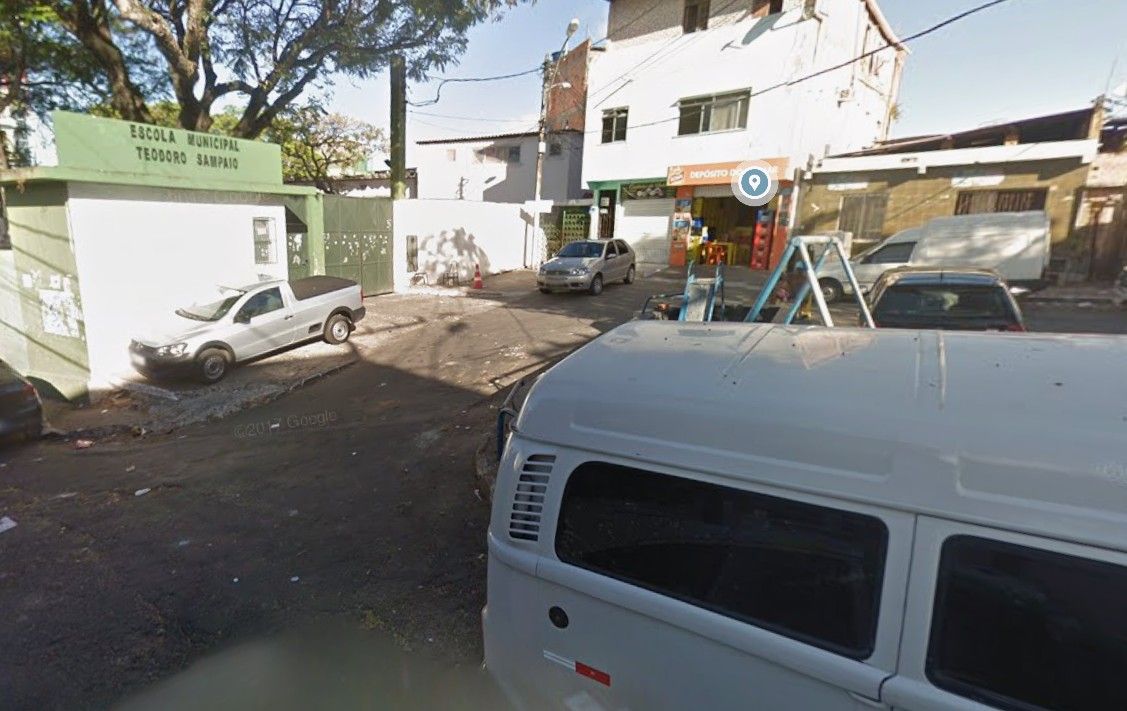 Muro de escola municipal cai e danifica veículos em Salvador  | Foto: Reprodução  Google Maps 