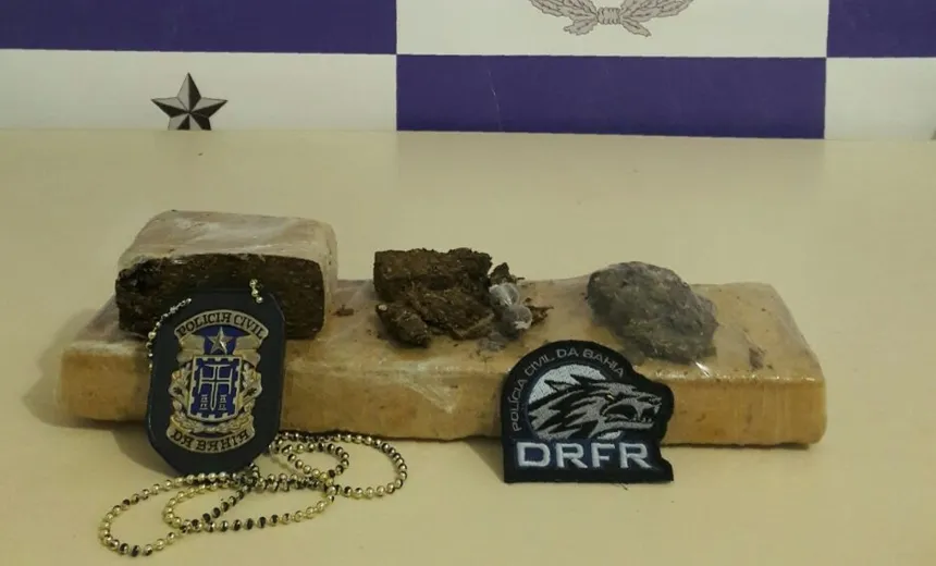 Três homens foram presos e um adolescente apreendido com 1,3 quilo de maconha