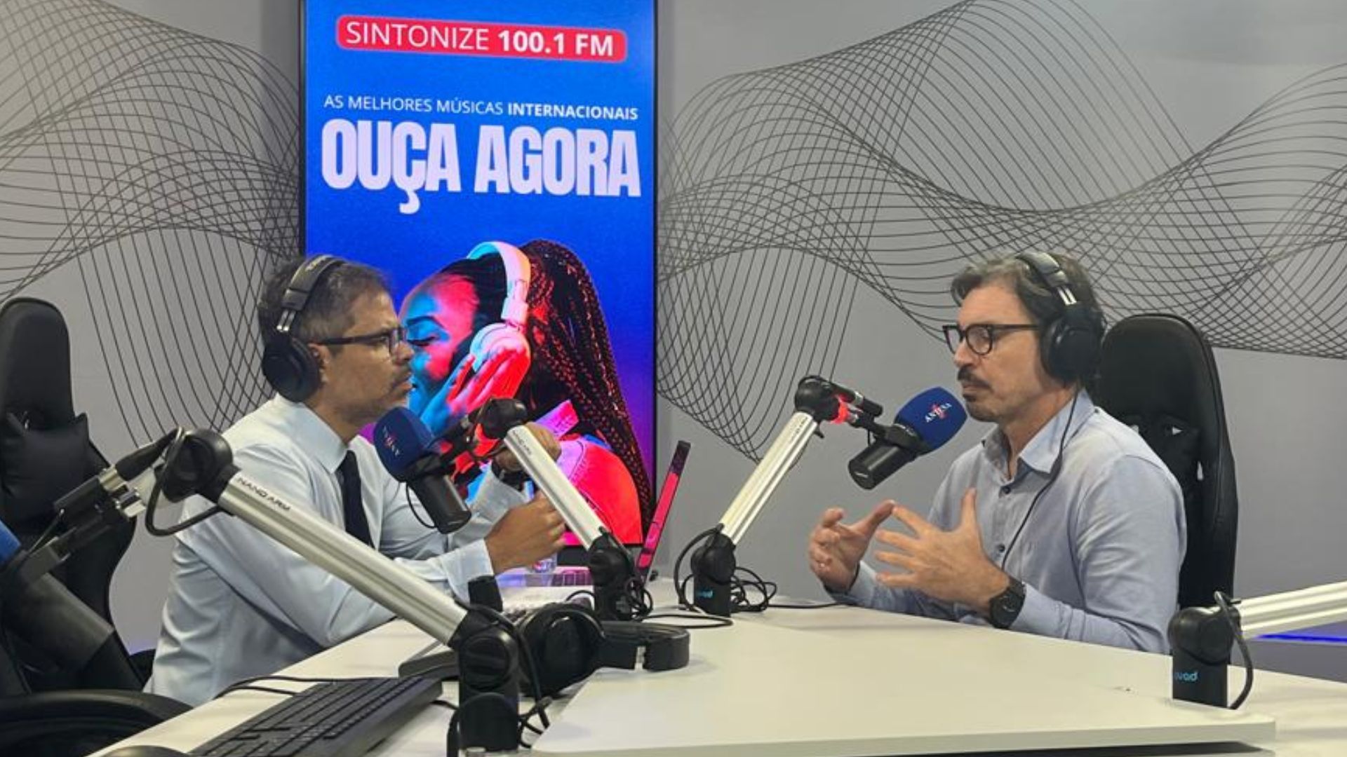 Emerson Ferretti em entrevista a Pablo Reis no programa Linha de Frente, da Antena 1 Salvador | Foto: Juana Castro/Aratu On