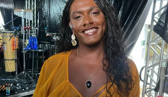 Liniker ganha Grammy Latino e se torna primeira trans a ganhar premiação