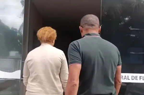 Cuidadora suspeita de desviar R$ 100 mil de idosa na Bahia é solta 