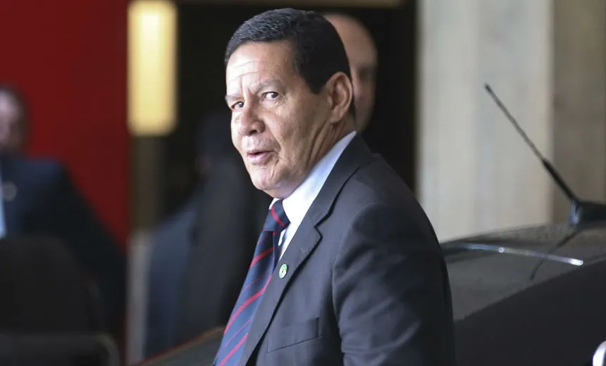 Mourão cobra ex-assessor de Flávio Bolsonaro; “Precisa dizer de onde saiu o dinheiro”