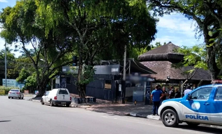 Casa de show em Vilas do Atlântico é flagrada com “gato” de água
