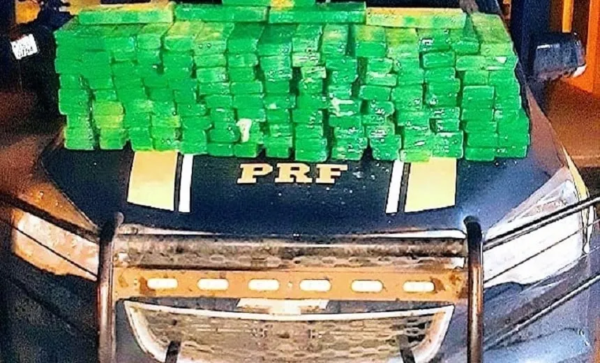 PRF prende dois homens com  quase 100 Kg de maconha em Feira de Santana