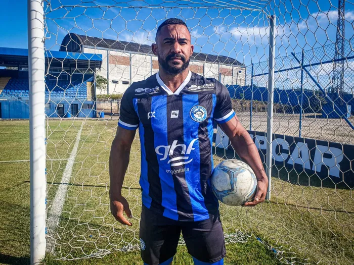 Ex-atacante de times baianos é assassinado dentro de bar em Santa Catarina 