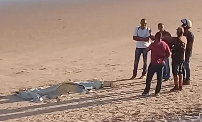 TRAGÉDIA: Adolescente morre após se afogar na praia de Jaguaribe
