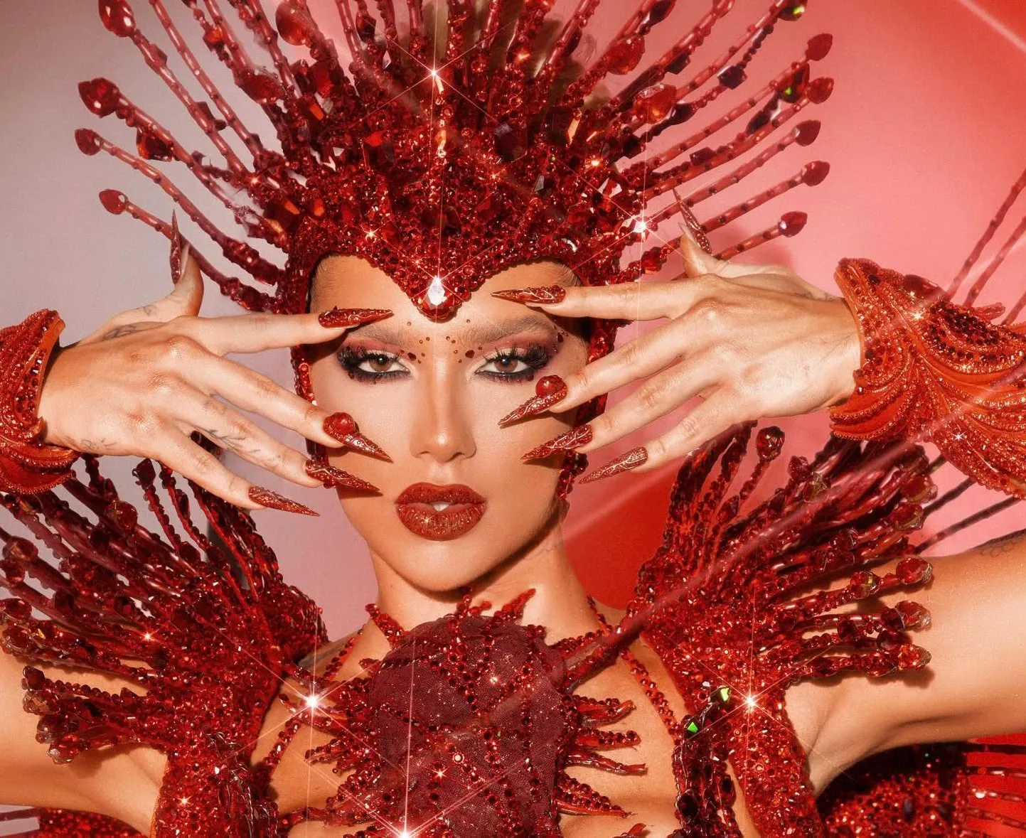 Estreia de Virginia na Sapucaí é marcada por vaias e perrengues; vídeos