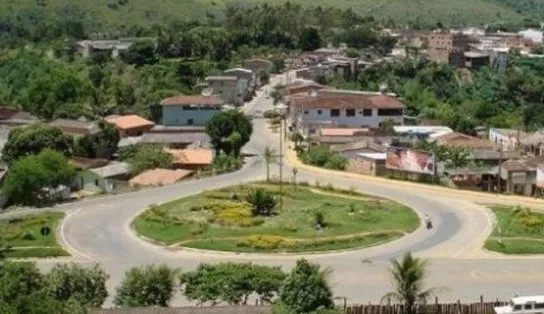 Adolescente de 16 anos é encontrado morto no Extremo Sul da Bahia; faca é deixada ao lado do corpo