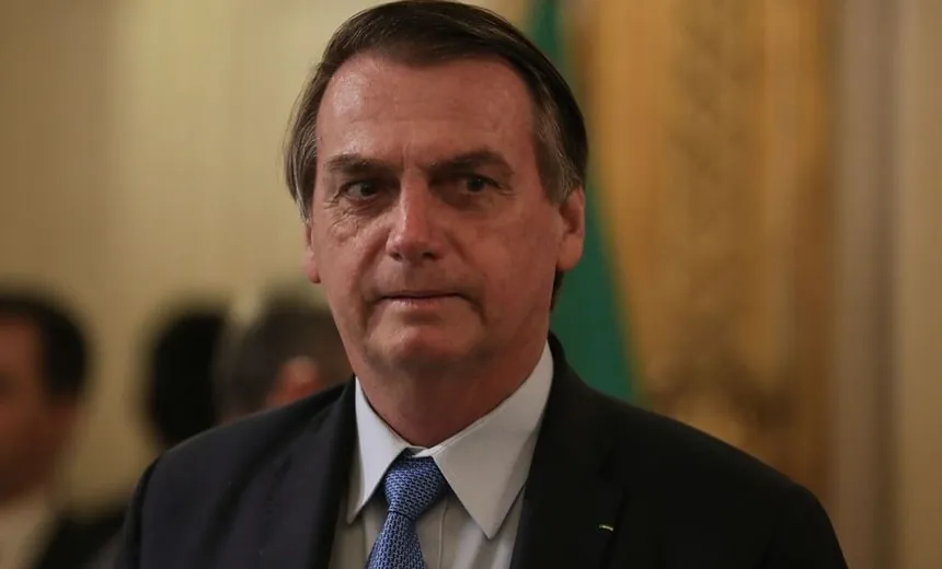 Em entrevista, Bolsonaro coloca ligação com presidente da Caixa em viva-voz para explicar empréstimos