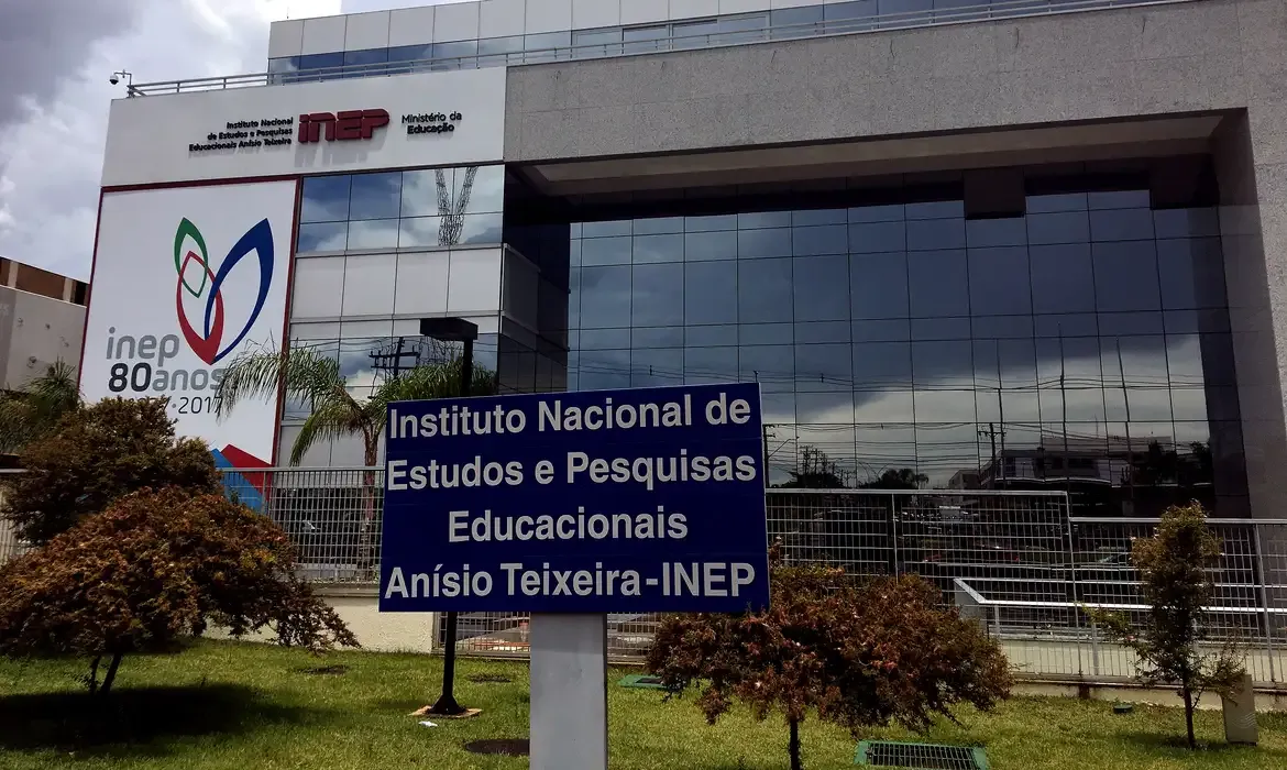 Inep abre inscrição para professores para elaborar e revisar o Encceja