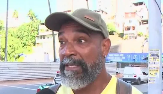 Homem que brigou com agentes da Transalvador e chutou viatura se defende e diz que servidores iniciaram confronto 