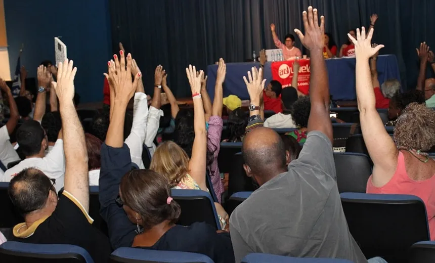 Professores da Uneb decidem pela continuidade da greve