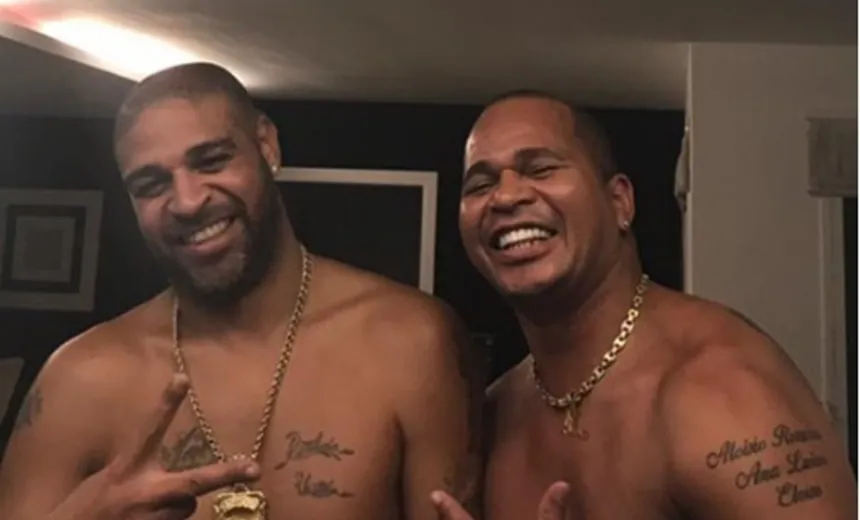 Adriano ‘Imperador’ e Aloísio Chulapa se divertem em tarde com cerveja e muita resenha