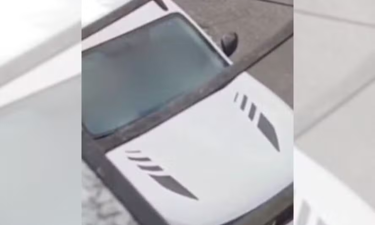 V&Iacute;DEO: servidor &eacute; exonerado ao ser flagrado fazendo sexo em carro da prefeitura.Foto: Redes sociais