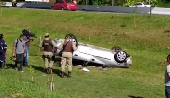 Uma pessoa morre e outras quatro ficam feridas após carro capotar em Salvador