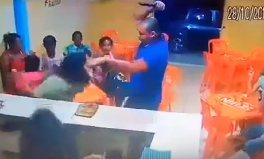 &#8220;FUJÃO&#8221;: Preso homem flagrado assassinando mulher dentro de bar na Bahia