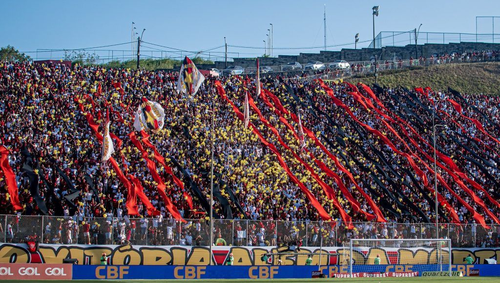 Vitória tem apoio da torcida contra o Confiança. Foto: Victor Ferreira