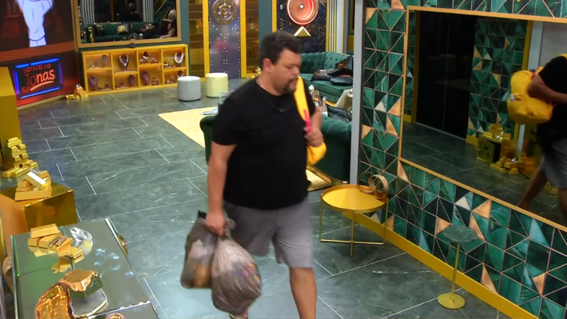 Babu leva suas coisas para outro quarto na casa do BBB 26 | GShow