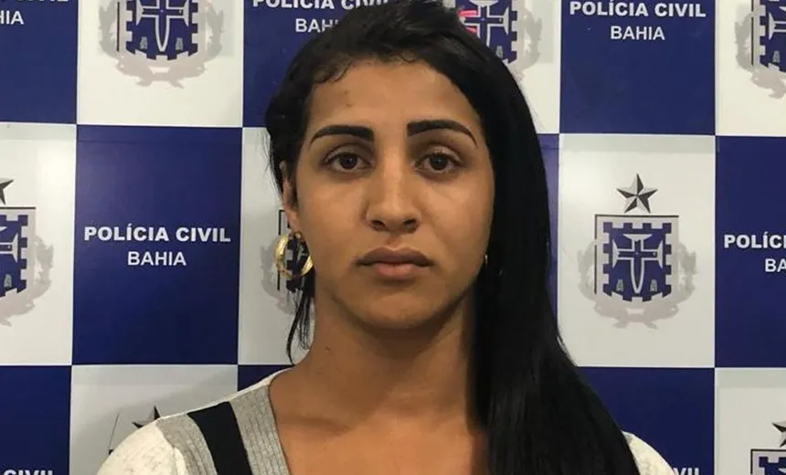 Travesti “Priscila Cavalona” é presa após tentar matar outra por disputa de ponto