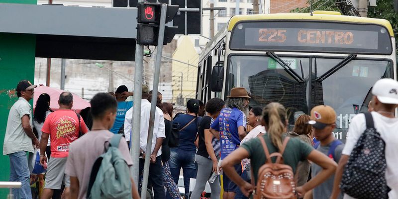 O reajuste para R$ 5,60, embora tecnicamente justificado pela inflação, agrava um cenário já sensível em Salvador: tarifas elevadas, serviço insatisfatório e acesso desigual/Foto:  Ednilson Aguiar
