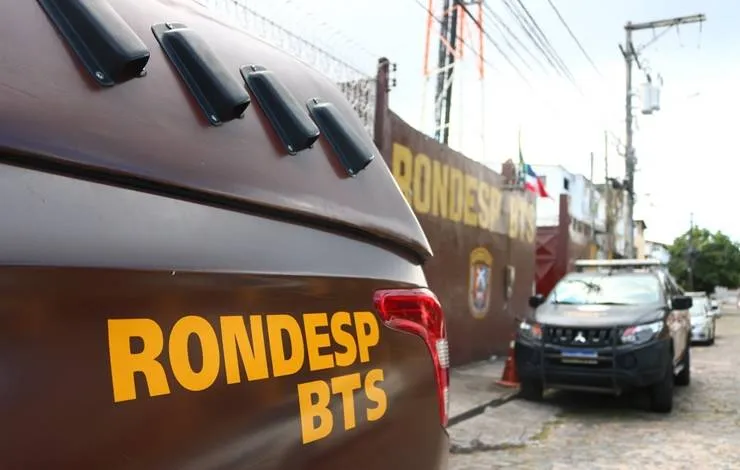 Homem suspeito de homicídio é preso após trocar tiros com Rondesp em Cosme de Farias