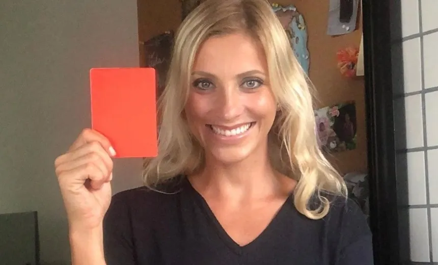 Árbitra brasileira que 'enganou' jogador fala sobre brincadeira